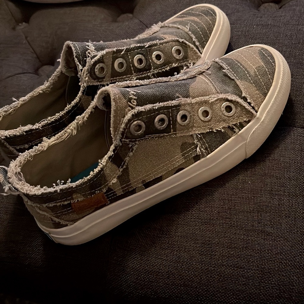 Blowfish Sneakers 👟👟